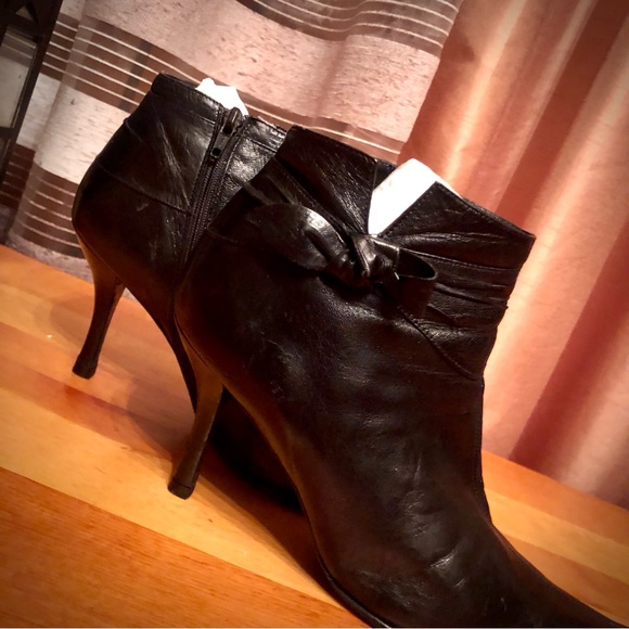 EUC KENNETH COLE genuine leather black ankle heeled booties size 9 - Picture 6 of 12